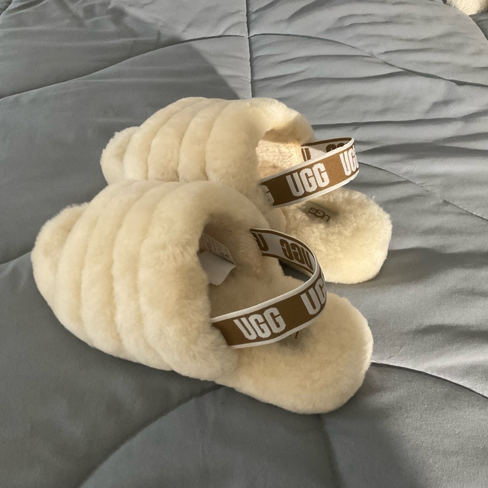 Ugg Fluff Yeah Slippers Girls size 3 white